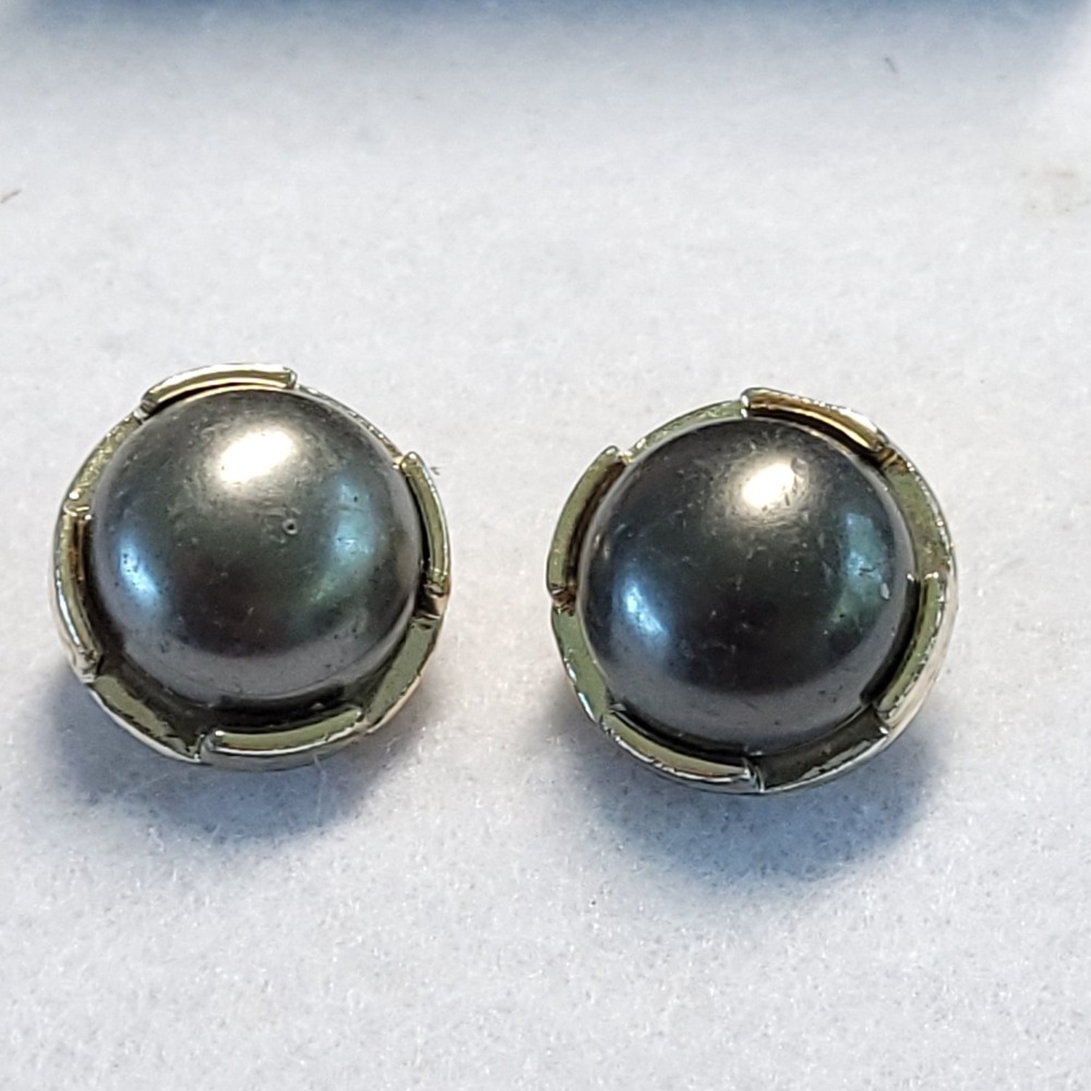 Vintage Faux Tahitian Charcoal Pearl Hematite Color Cabochon Clip On Earrings